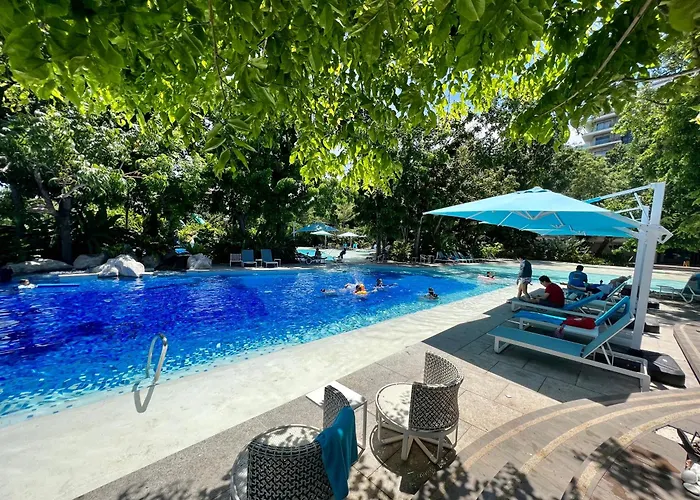 Tambuli Seaside And By Isla Aparthotel